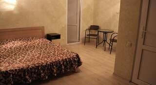 Гостевой дом Sunny City Заозёрное Улучшенный четырехместный номер-3