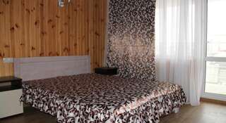 Гостевой дом Sunny City Заозёрное Большой двухместный номер-1